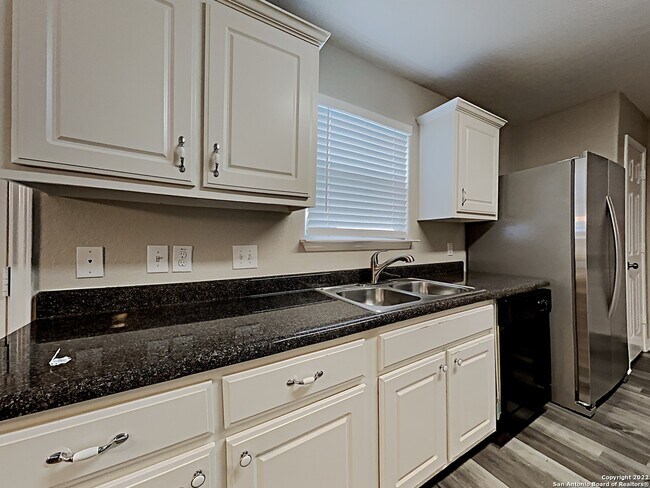5815 Apache Canyon San Antonio, TX 78252 photo 2