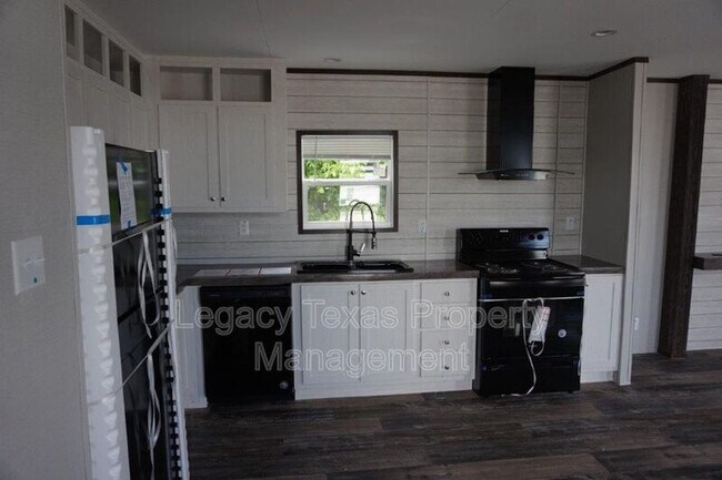 800 N Old Betsy Rd Cleburne, TX 76031 photo 4