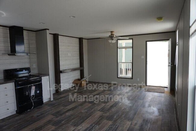 800 N Old Betsy Rd Cleburne, TX 76031 photo 3