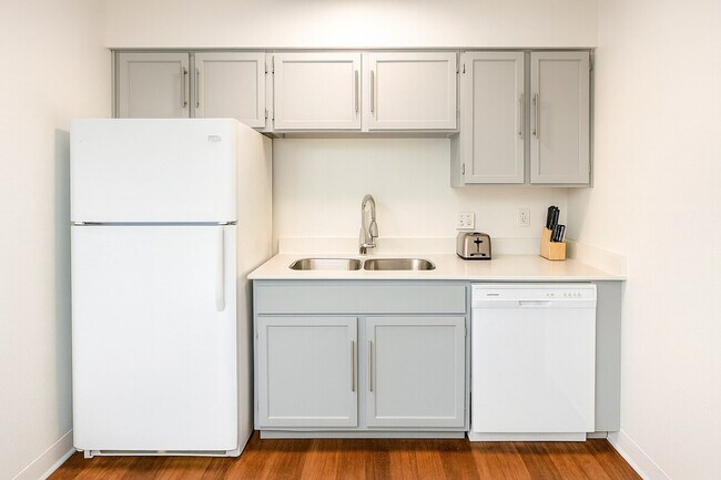 1040 Clayton Ln Austin, TX 78723 photo 5
