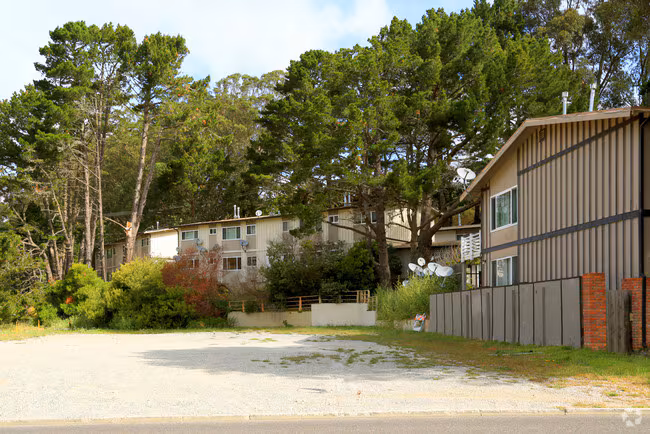 2850 Sneath Ln Apts photo 3