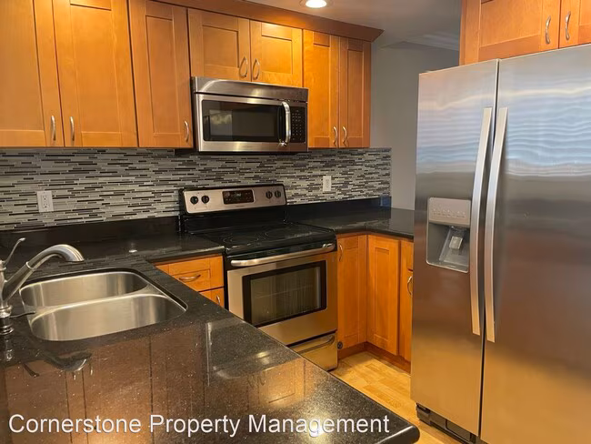 Remodeled  Spacious Cambrian 3 Bedroom 2.5 Bath Townhome photo 4