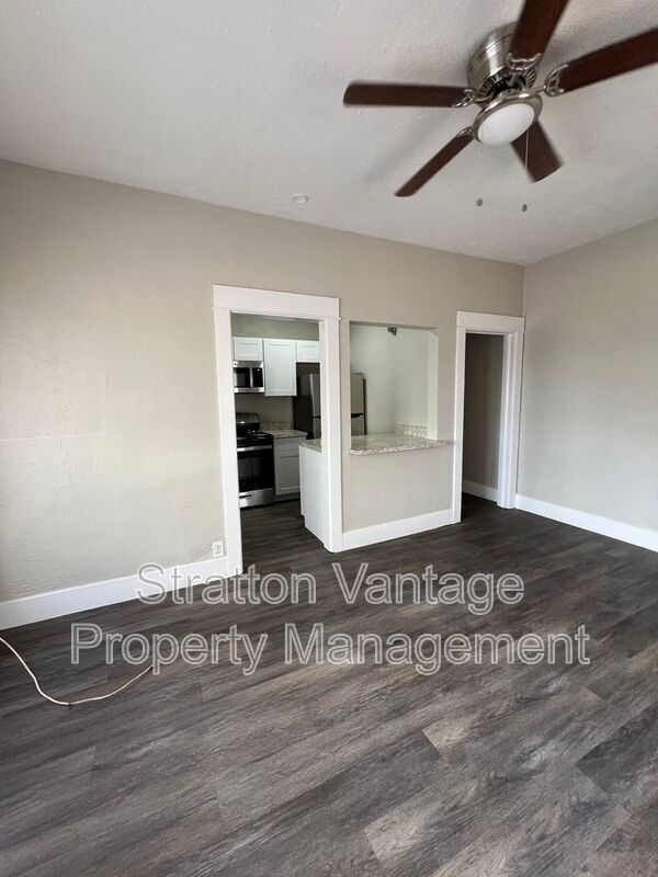 2032 W Adams St Phoenix, AZ 85009 photo 4