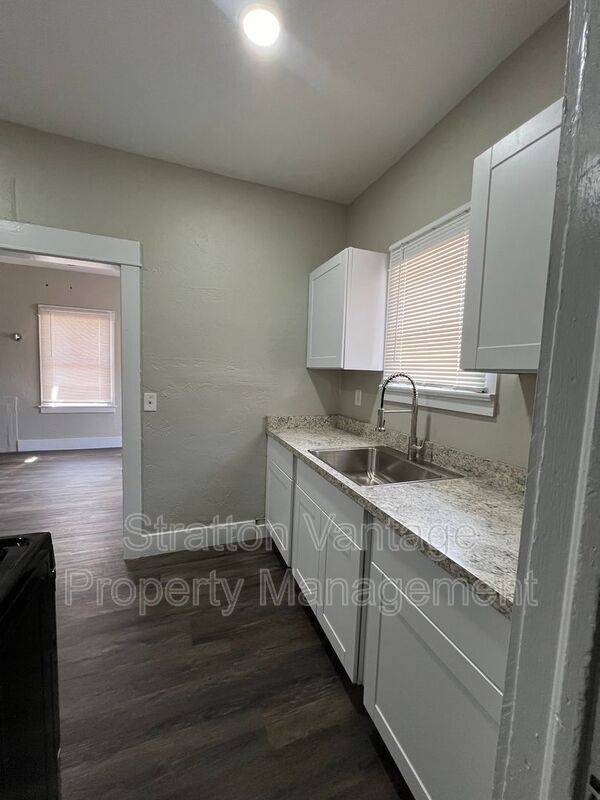 2032 W Adams St Phoenix, AZ 85009 photo 5