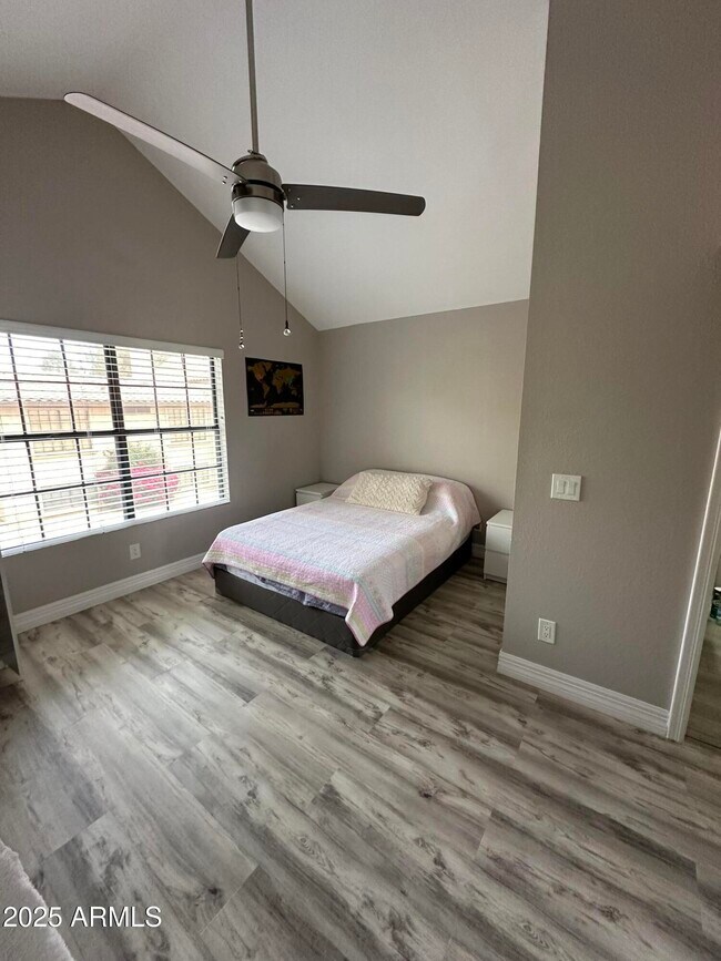5704 E AIRE LIBRE Avenue photo 3