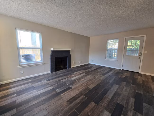 8810 Springmail Cir Austin, TX 78729 photo 4