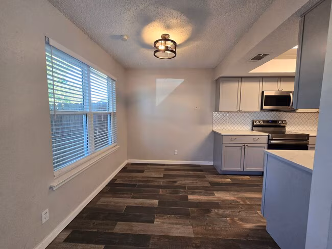 8810 Springmail Cir Austin, TX 78729 photo 5