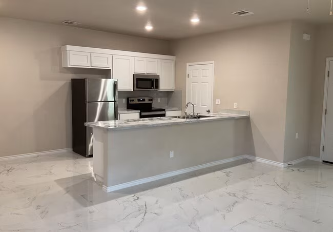 616 N College St Killeen, TX 76541 photo 2