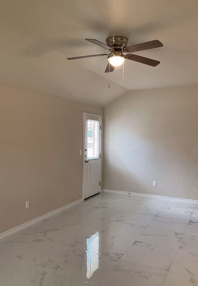 616 N College St Killeen, TX 76541 photo 5