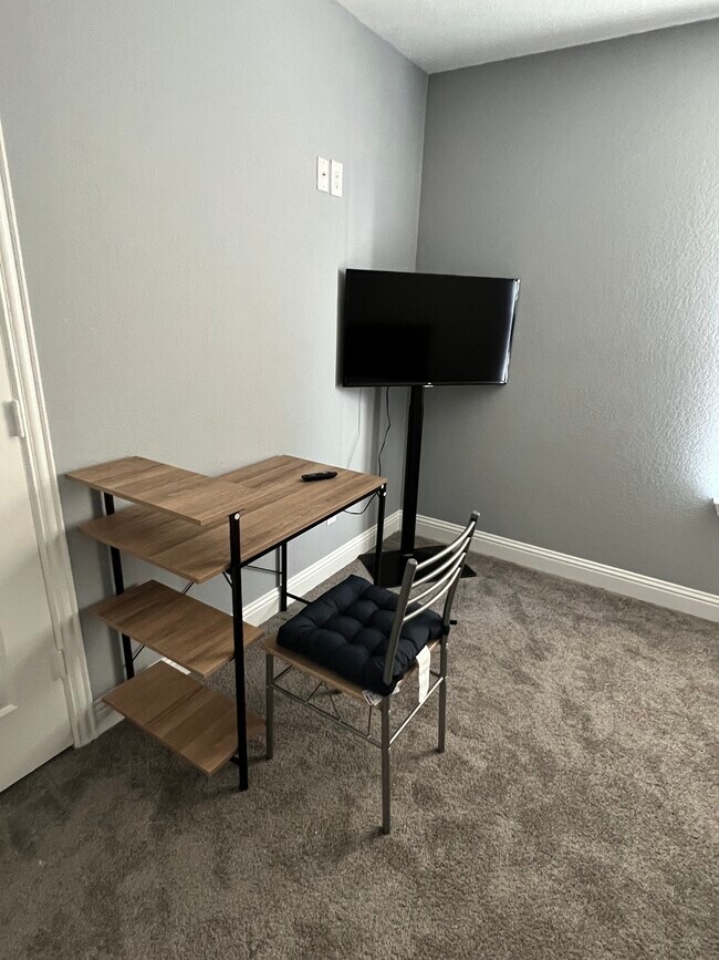 1801 West East Roberts Drive, Grand Prairie, TX 75051 photo 3