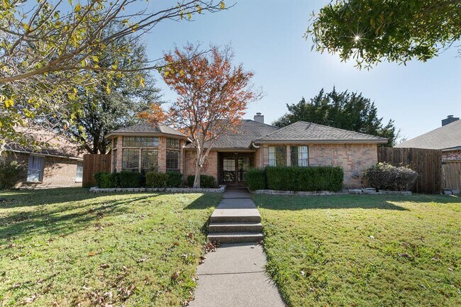 8814 Pine Forest Drive, Rowlett, TX 75088 photo 2