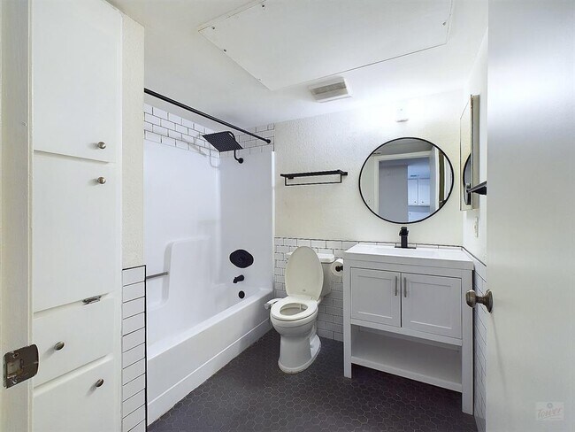 Allendale Condominiums photo 3