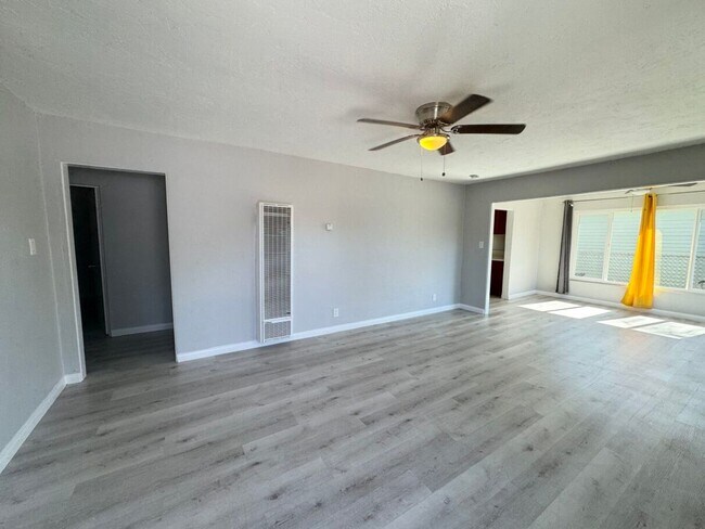 322 Garfield St Oceanside, CA 92054 photo 2