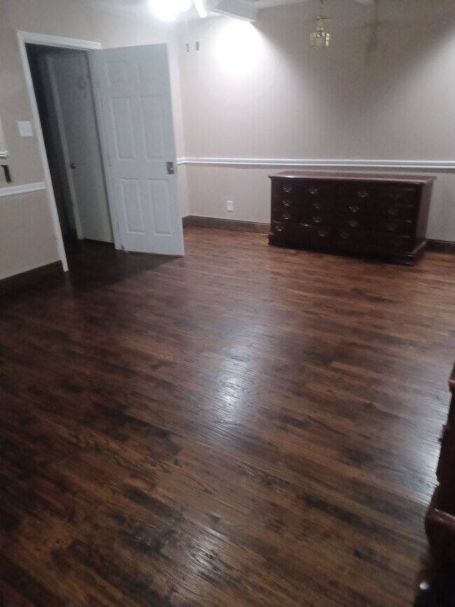3439 Racquet Club Dr Grand Prairie, TX 75052 photo 5