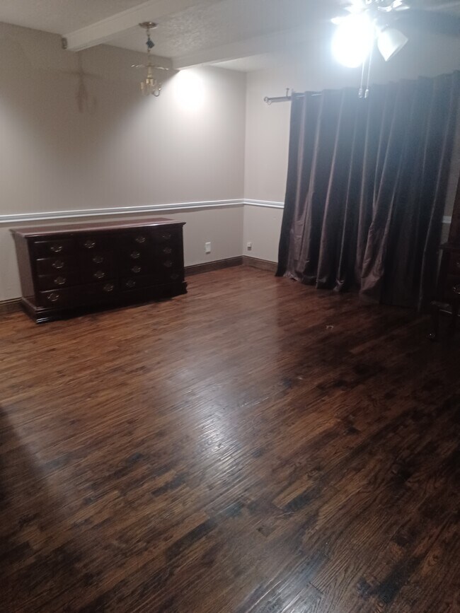 3439 Racquet Club Dr Grand Prairie, TX 75052 photo 2