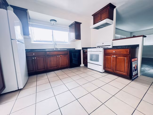 428 S Date St Escondido, CA 92025 photo 5