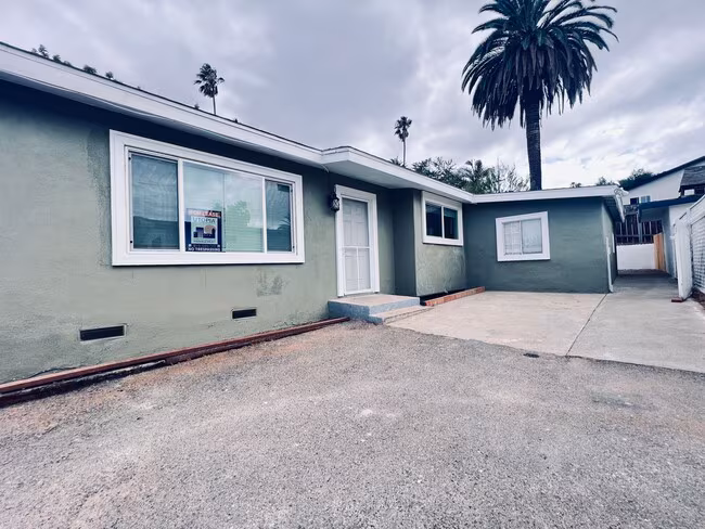 428 S Date St Escondido, CA 92025 photo 2