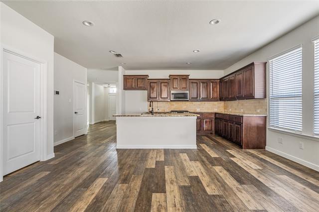 1111 Burlingame Dr Cleburne, TX 76031 photo 5