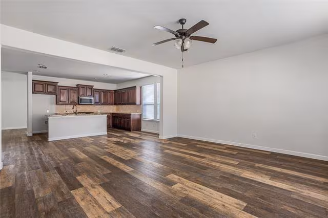 1111 Burlingame Dr Cleburne, TX 76031 photo 3