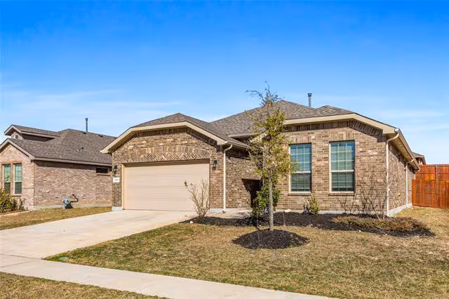 1111 Burlingame Dr Cleburne, TX 76031 photo 2