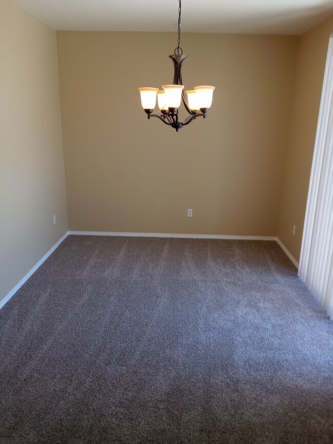 36324 Grazia Way Winchester, CA 92596 photo 3