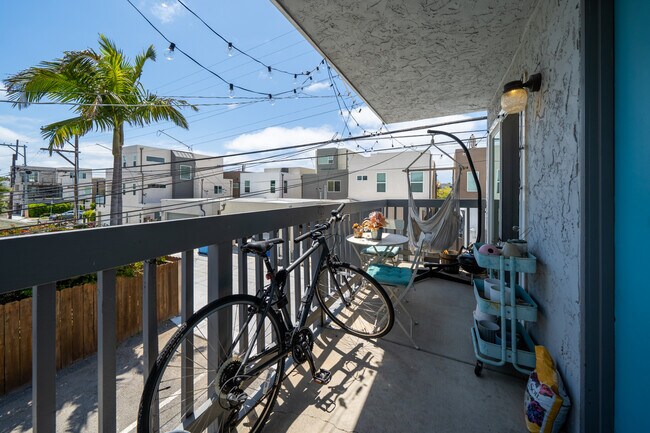 3928 Kendall St San Diego, CA 92109 photo 2