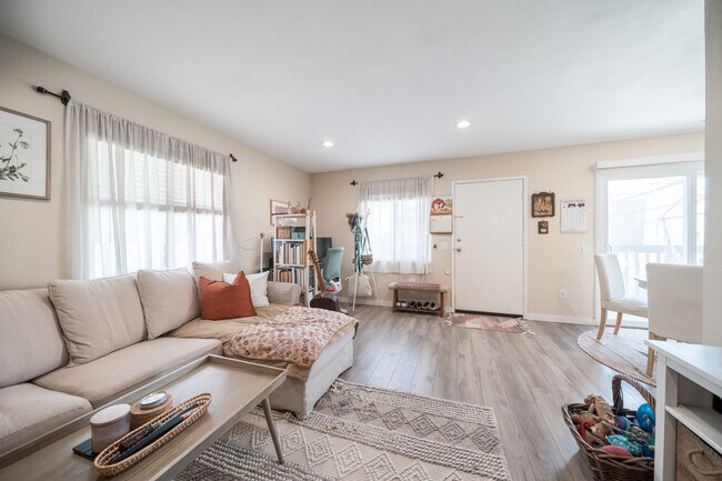 3928 Kendall St San Diego, CA 92109 photo 3