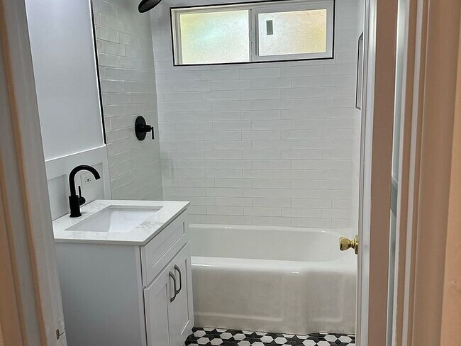 938 Vervais Ave Vallejo, CA 94591 photo 3