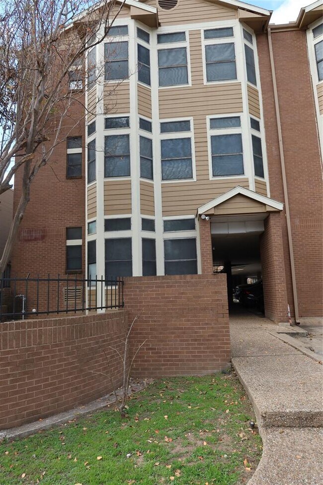 2802 Nueces St Austin, TX 78705 photo 2