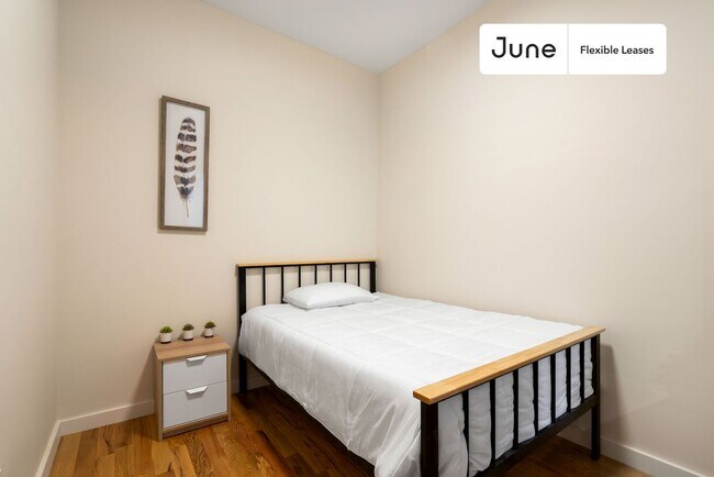 Cute Private ROOM with Bathroom in Bedford-Stuyvesant photo 2