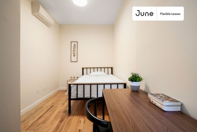 Cute Private ROOM with Bathroom in Bedford-Stuyvesant photo 4