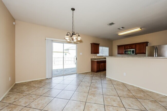 1104 Castle Springs Rd Fort Worth, TX 76134 photo 5