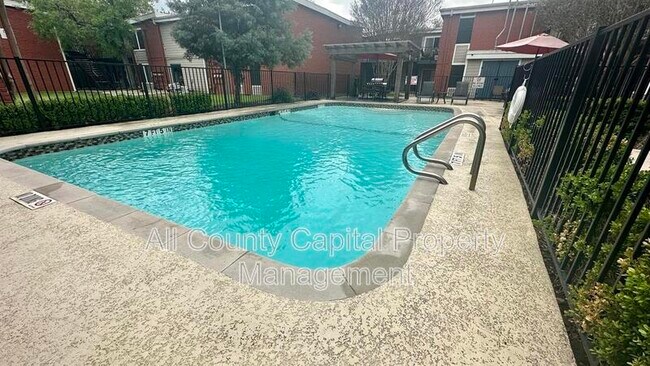 5426 Menchaca Rd Austin, TX 78745 photo 4