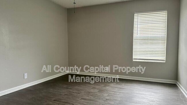 5426 Menchaca Rd Austin, TX 78745 photo 2