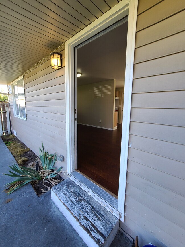 15108 Washington Ave SW Tacoma, WA 98498 photo 2