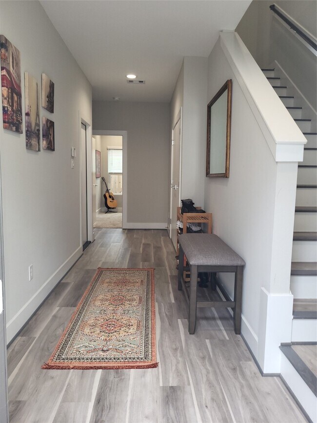 240 Julia Street, Houston, TX 77022 photo 5