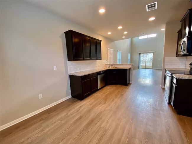 516 E Slaughter Ln Austin, TX 78744 photo 4
