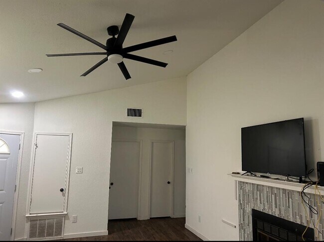 14557 Robert I Walker Blvd Austin, TX 78728 photo 4