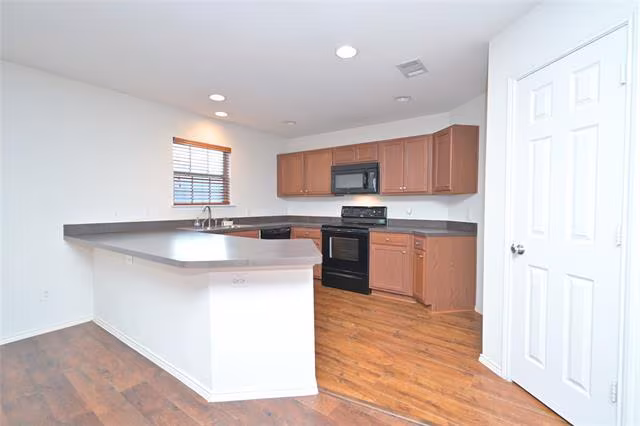 941 Newberry Trail Fort Worth, TX 76120 photo 2