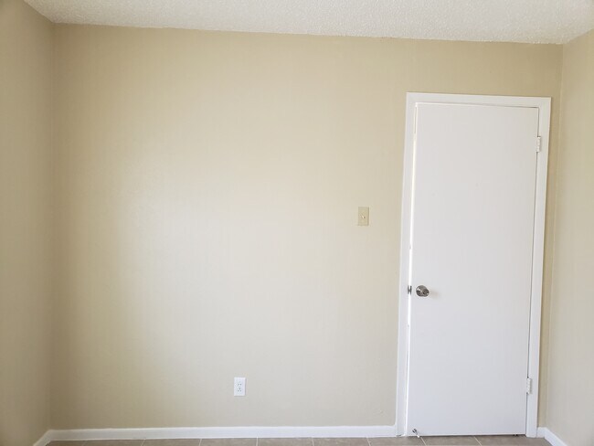 1201 N College St Killeen, TX 76541 photo 3