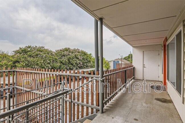 2200 Dickson Dr Austin, TX 78704 photo 5