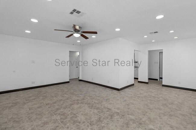 4301 N 15th Dr Phoenix, AZ 85015 photo 3