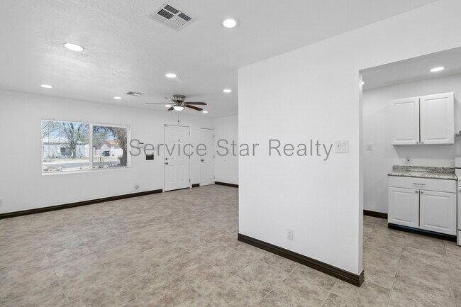 4301 N 15th Dr Phoenix, AZ 85015 photo 4