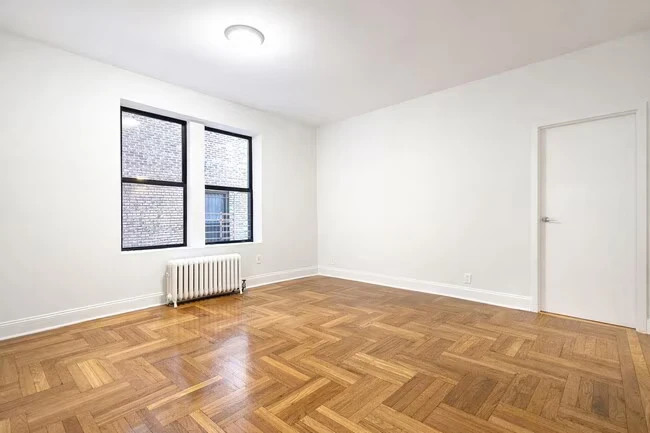 664 W 163rd St New York, NY 10032 photo 4