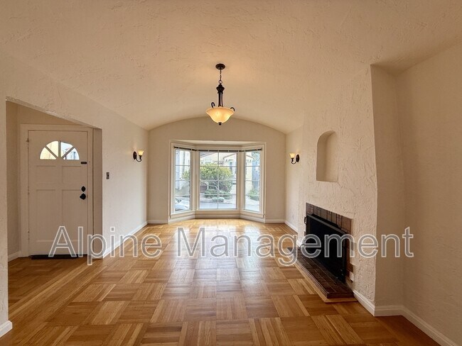 658 Rockdale Dr San Francisco, CA 94127 photo 2