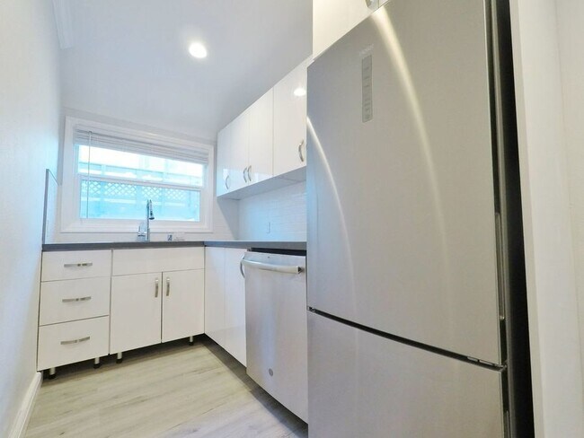 1925 Tenth St Berkeley, CA 94710 photo 2
