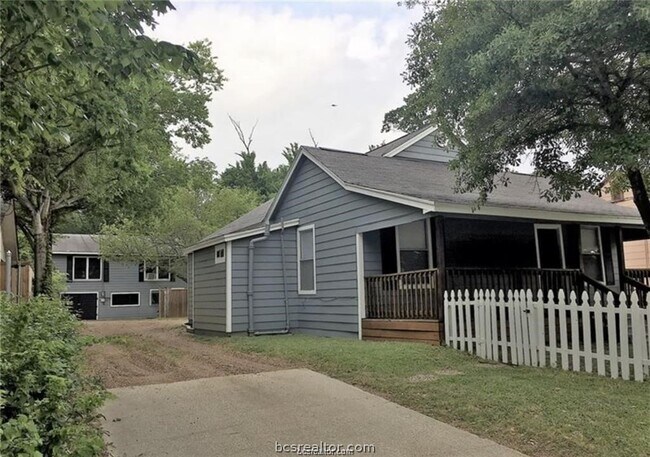 300 S Haswell Dr Bryan, TX 77803 photo 3