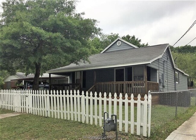 300 S Haswell Dr Bryan, TX 77803 photo 2