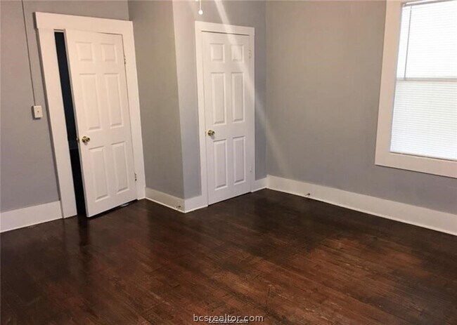 300 S Haswell Dr Bryan, TX 77803 photo 5