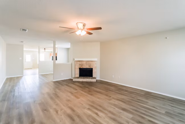 541 Magdalen Ave Crowley, TX 76036 photo 4